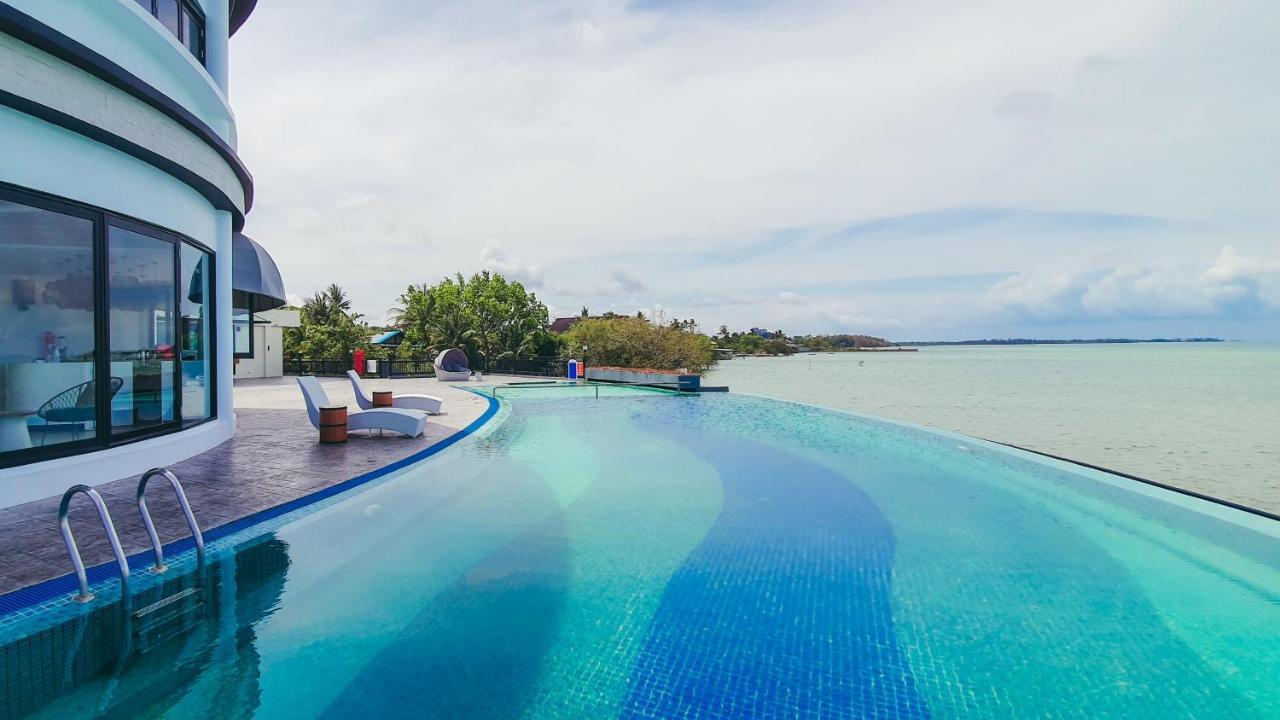 BW Suite Belitung Tanjung Pandan Exterior photo